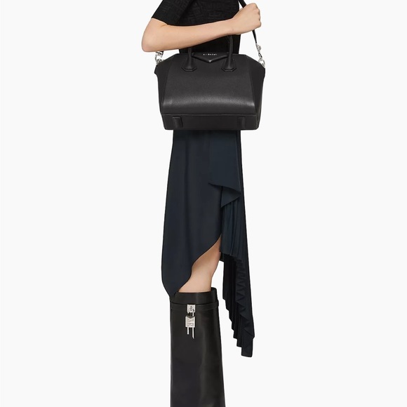 Small Antigona bag in full grained leather - Picture 2 of 13